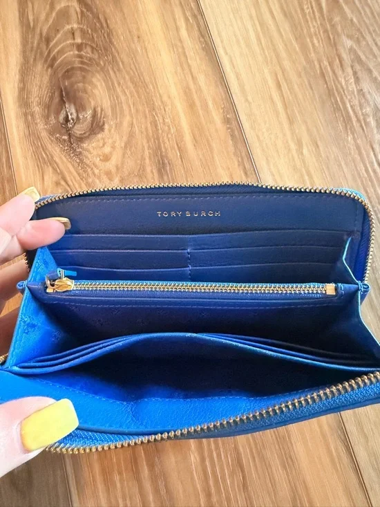 Tory Burch Britten Blue Pebbled Leather Zip Around Continental Wallet - Picture 5 of 8